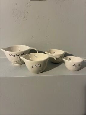 Rae Dunn harvest measuring cups